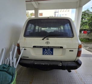 Thanh lý 01 (Một) Xe ô tô con nhãn hiệu Toyota LANDCRUISER,  mang biển kiểm soát số 43E-0502, số chỗ ngồi 08 chỗ, sản xuất năm 1997, nước sản xuất Nhật Bản. Số khung 1FZ-0290576; số máy FZJ80-0171643 đã qua sử dụng.