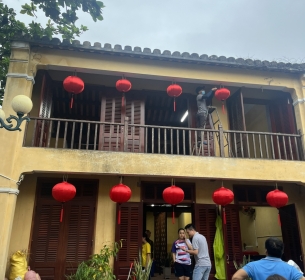 Quyền sử dụng đất và nhà ở gắn liền tại thửa đất số 5, tờ bản đồ số 34, diện tích 189,5 m2 đất ở; diện tích xây dựng nhà ở: 140,96 m2; diện tích sàn: 240,07 m2 có địa chỉ tại Khối Hoài Phô, Phường Cẩm Phô, Thành phố Hội An, Tỉnh Quảng Nam_Lần 2