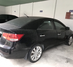 TS1 - Xe ô tô Kia cerato, biển số: 92E-2389, màu sơn: đen, số chỗ ngồi: 05 chỗ. Số khung: KNAFW411BA5113832, số máy: G4FC9H284195. Giấy tờ mang tên: Ban Xúc tiến đầu tư và Hỗ trợ doanh nghiệp
