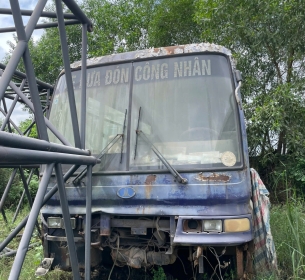 Tài sản 1: Xe ô tô khách biển số 76K-6445, nhãn hiệu: TRANSINCO, số máy: 50705116, số khung: 454004893, màu sơn: trắng, tím, đỏ, năm sản xuất: 2006 Lần 4