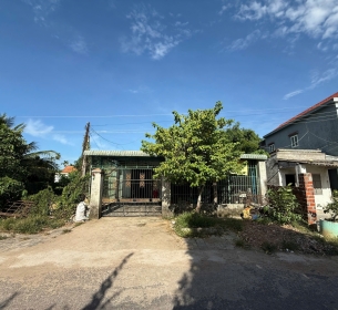 QSDĐ có diện tích 345,0m2 (Đất ở nông thôn: 200,0m2; Đất TCLN: 145,0m2) và tài sản gắn liền với đất thuộc thửa đất số 1092, tờ bản đồ số 04; địa chỉ tại thôn Tú Ngọc A, xã Thăng Điền, thành phố Đà Nẵng 
