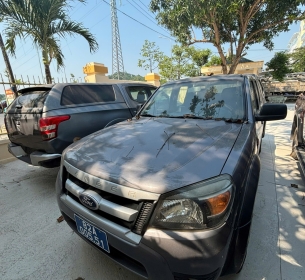 01 (một) xe ô tô bán tải đã qua sử dụng, số chỗ: 5; Số sàn, máy dầu 2.5L; Biển số đăng ký 82A-005.51. Nhãn hiệu: Ford; Số loại: Ranger; Loại xe: tải pickup cabin kép; Số máy: WLAT1229572; Số khung: MNCLSFE10BW902953; Màu sơn: Ghi, xám.